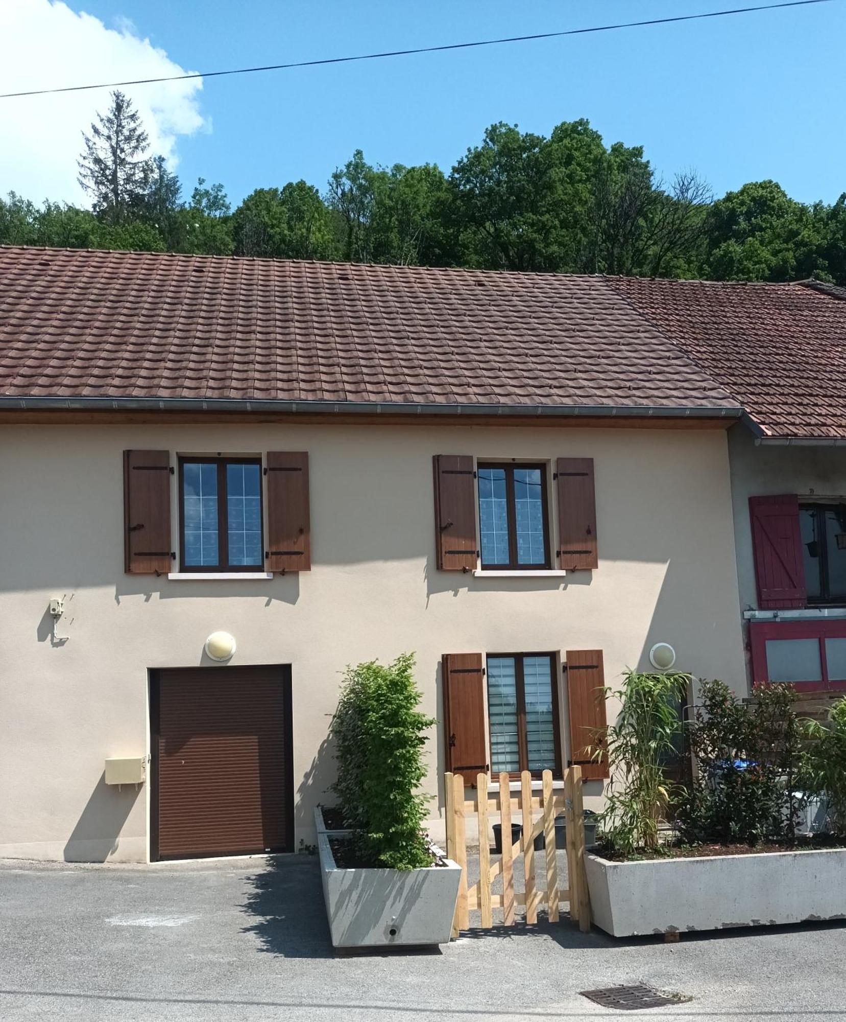 Gite 4 Personnes Proche Des Cascades Du Herisson Doucier Exterior foto