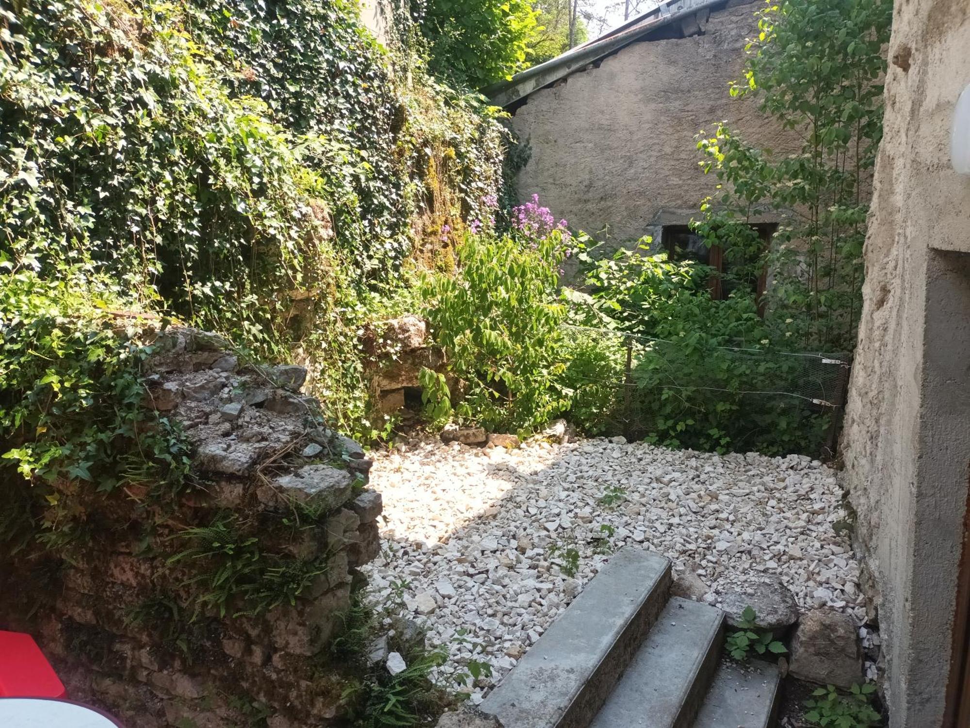 Gite 4 Personnes Proche Des Cascades Du Herisson Doucier Exterior foto
